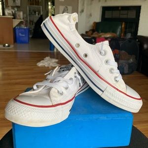 Women’ white low top converse shoes